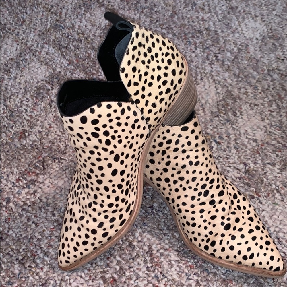 Dolce Vita leopard booties